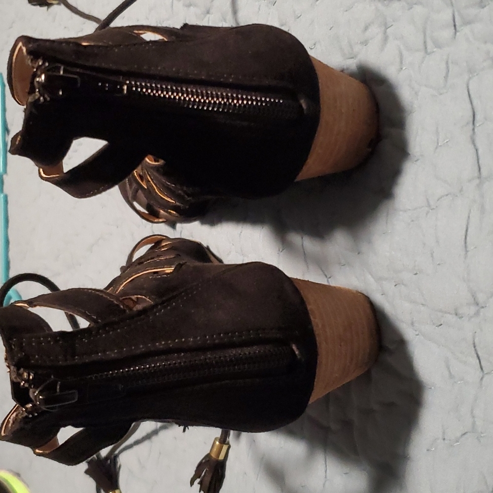 Sandals - Picture 2 of 7